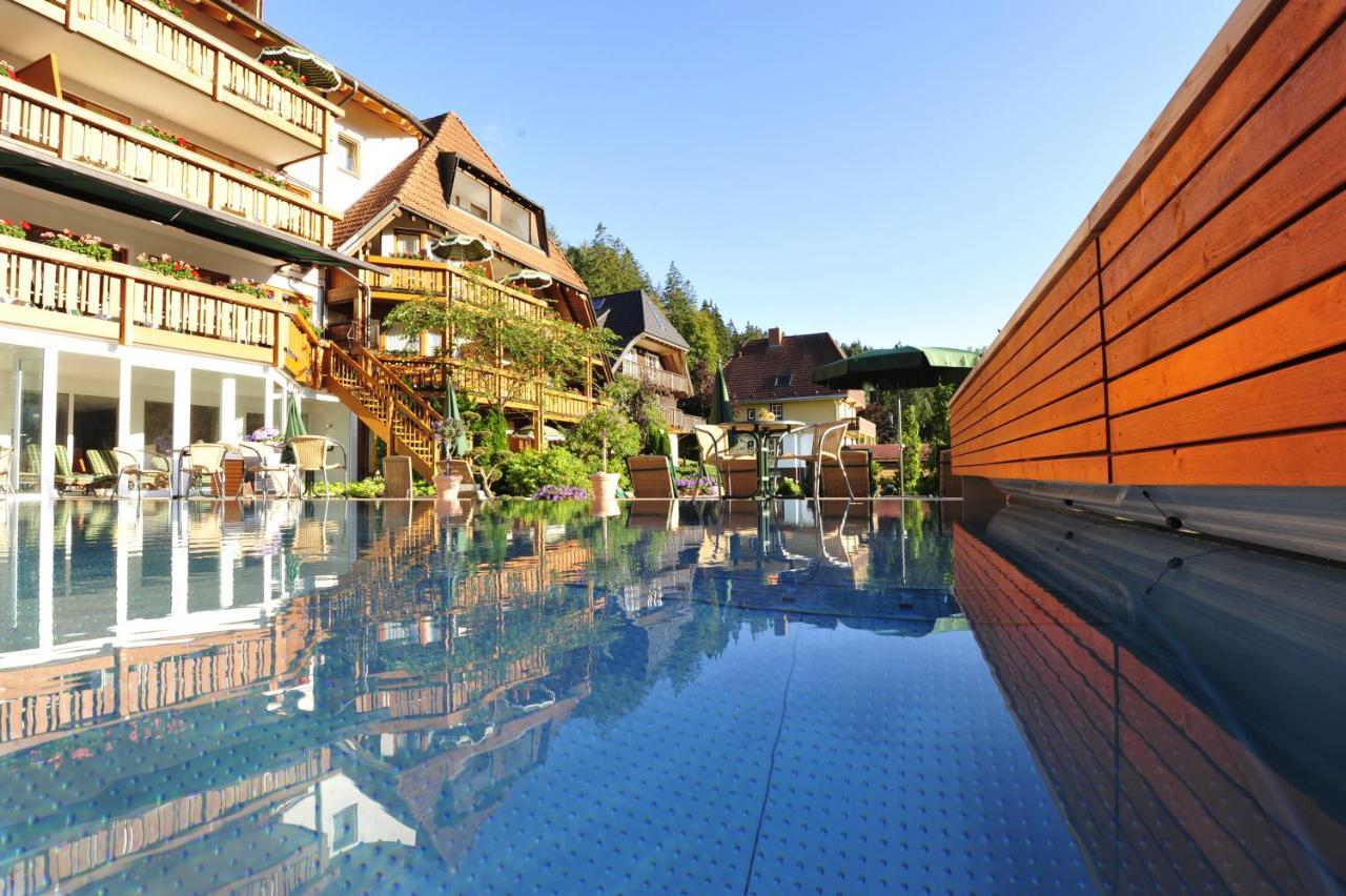 Erfurths Bergfried Ferien & Wellnesshotel Hinterzarten Exteriör bild
