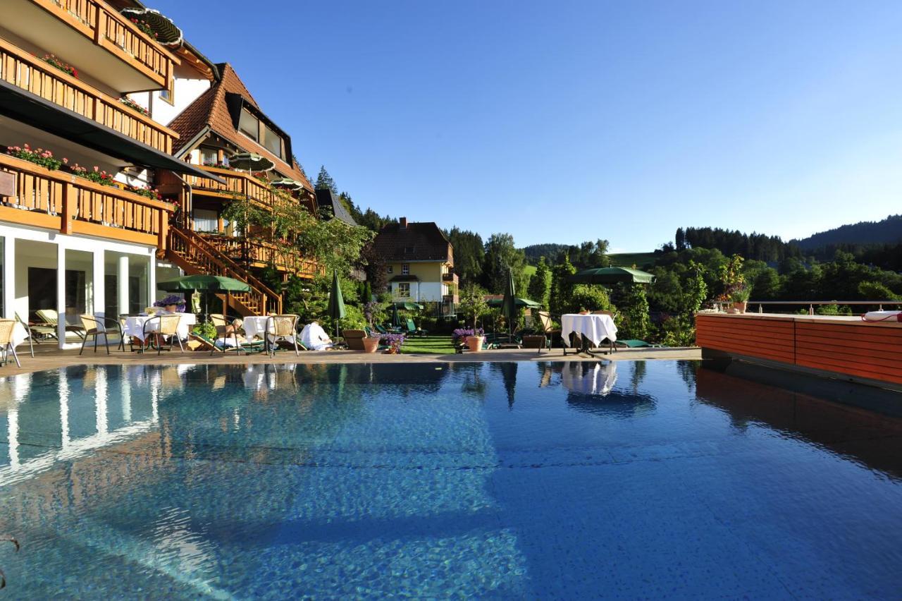 Erfurths Bergfried Ferien & Wellnesshotel Hinterzarten Exteriör bild